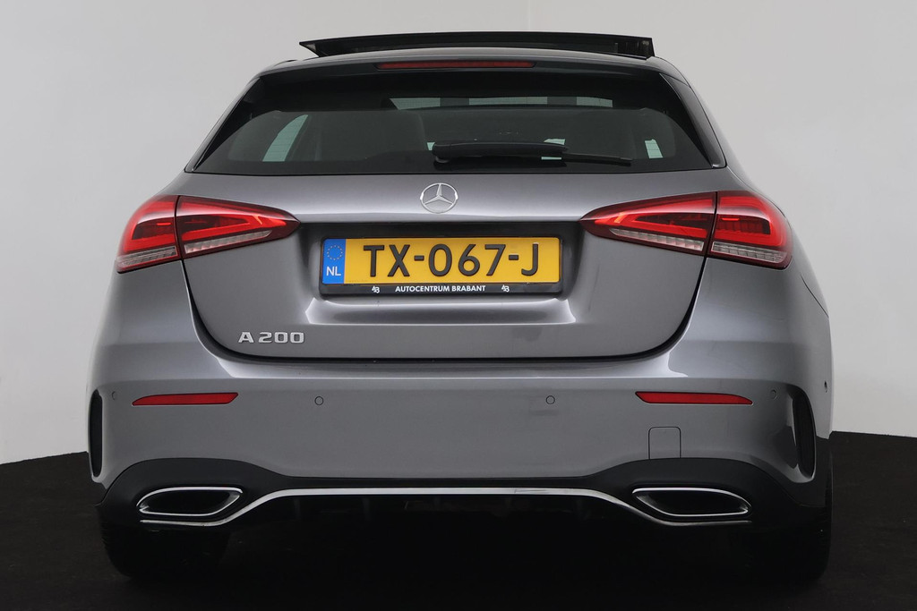 
Benz A-Klasse 200 Business Solution AMG (PANORAMADAK, SFEERVERLICHTING, PARKEERSENSOREN, STOELVERWARMING, GOED ONDERHOUD) vol									