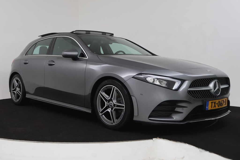 
Benz A-Klasse 200 Business Solution AMG (PANORAMADAK, SFEERVERLICHTING, PARKEERSENSOREN, STOELVERWARMING, GOED ONDERHOUD) vol									
