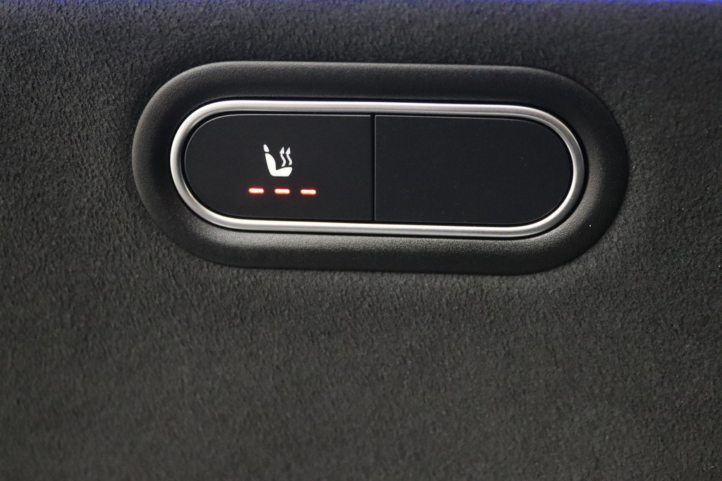 
Benz A-Klasse 200 Business Solution AMG (PANORAMADAK, SFEERVERLICHTING, PARKEERSENSOREN, STOELVERWARMING, GOED ONDERHOUD) vol									