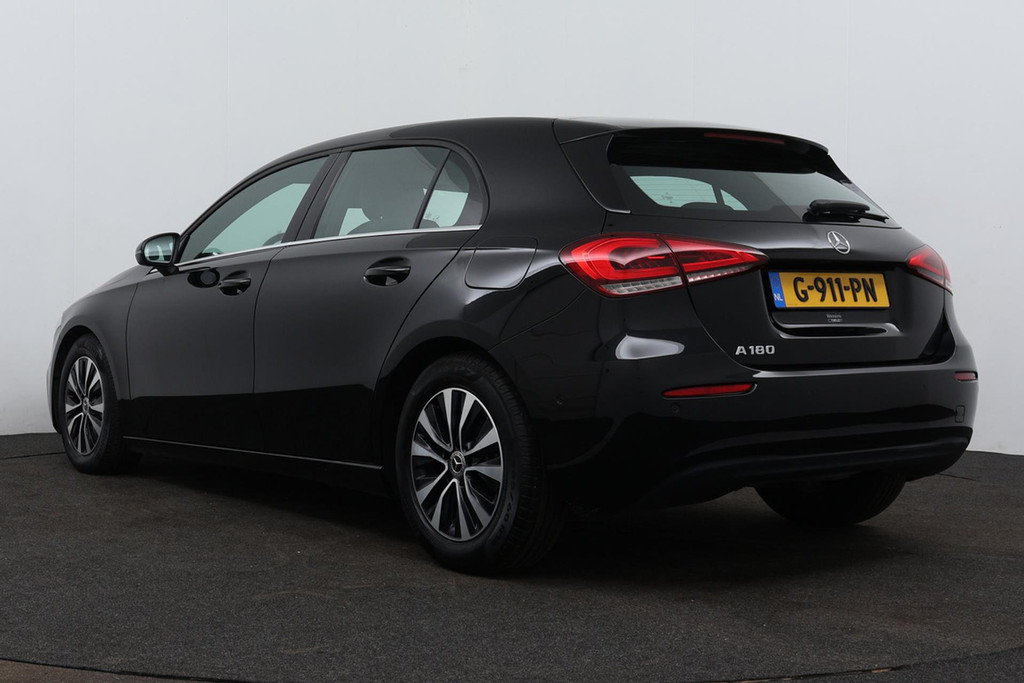 
Benz A-Klasse 180 Business Solution Automaat (NAVIGATIE, STOELVERWARMING, CAMERA, PDC, 1e EIGENAAR, GOED ONDERHOUDEN) vol									