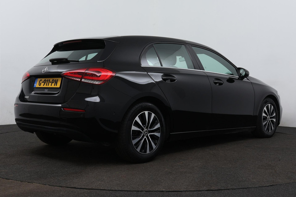 
Benz A-Klasse 180 Business Solution Automaat (NAVIGATIE, STOELVERWARMING, CAMERA, PDC, 1e EIGENAAR, GOED ONDERHOUDEN) vol									