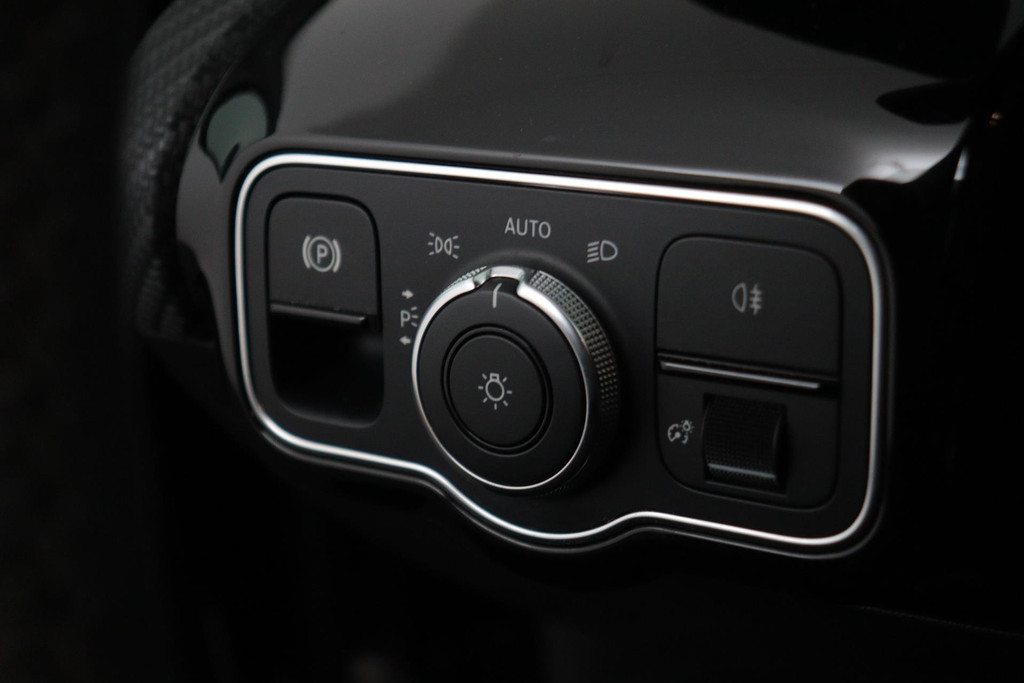 
Benz A-Klasse 180 Business Solution Automaat (NAVIGATIE, STOELVERWARMING, CAMERA, PDC, 1e EIGENAAR, GOED ONDERHOUDEN) vol									