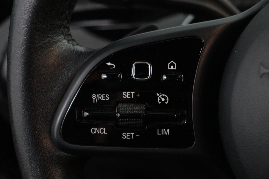 
Benz A-Klasse 180 Business Solution Automaat (NAVIGATIE, STOELVERWARMING, CAMERA, PDC, 1e EIGENAAR, GOED ONDERHOUDEN) vol									