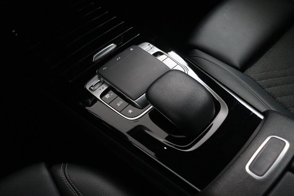 
Benz A-Klasse 180 Business Solution Automaat (NAVIGATIE, STOELVERWARMING, CAMERA, PDC, 1e EIGENAAR, GOED ONDERHOUDEN) vol									