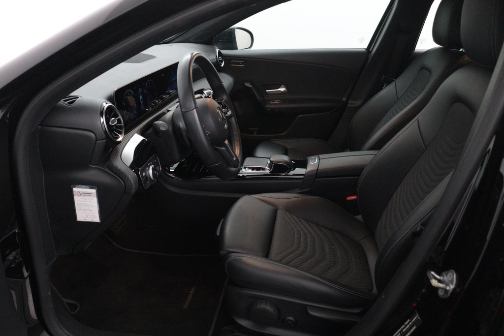 
Benz A-Klasse 180 Business Solution Automaat (NAVIGATIE, STOELVERWARMING, CAMERA, PDC, 1e EIGENAAR, GOED ONDERHOUDEN) vol									