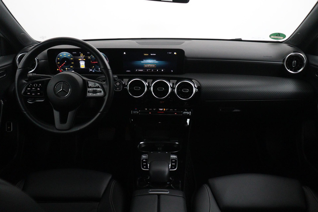 
Benz A-Klasse 180 d Business Solution(NL-auto, Dealer OndH, Navi, StoelV, Camera, Parkeersensoren, Cruise Con, Etc) vol									