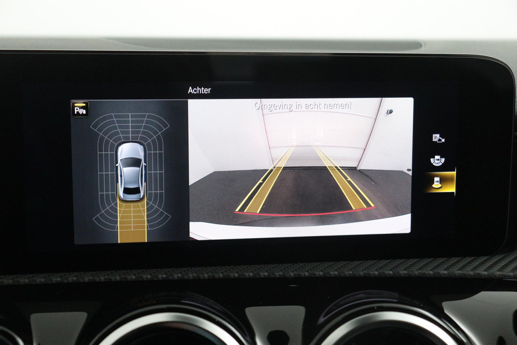 
Benz A-Klasse 180 d Business Solution(NL-auto, Dealer OndH, Navi, StoelV, Camera, Parkeersensoren, Cruise Con, Etc) vol									