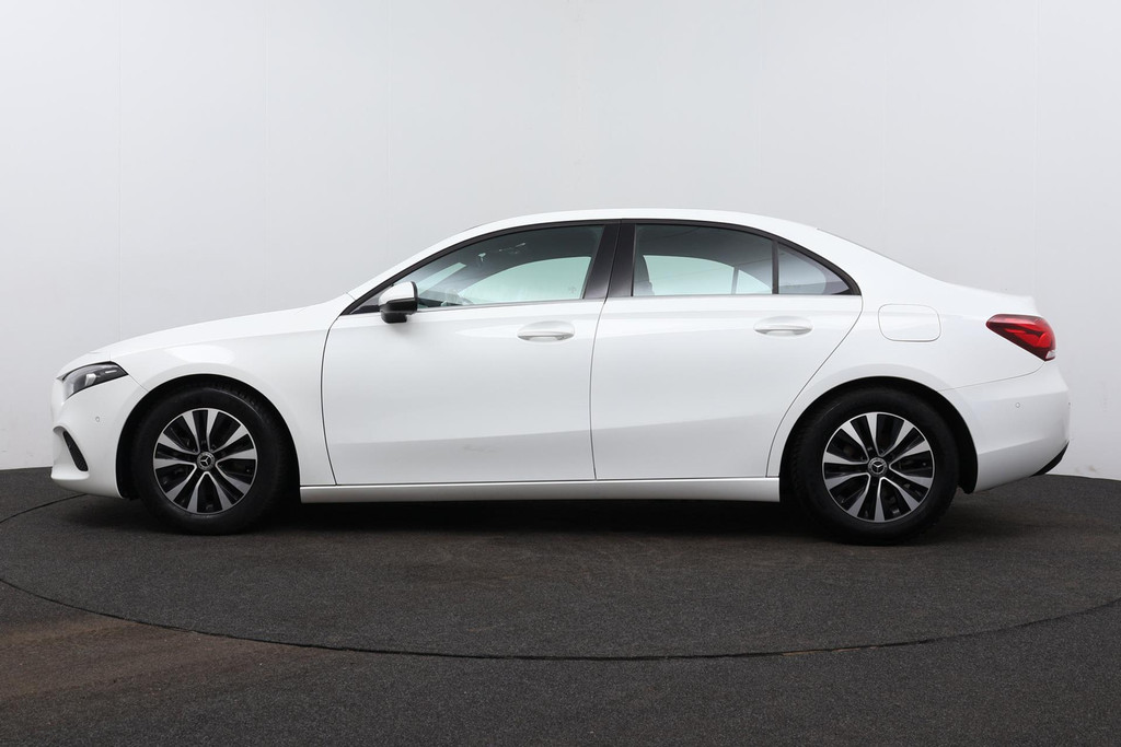 
Benz A-Klasse 180 d Business Solution(NL-auto, Dealer OndH, Navi, StoelV, Camera, Parkeersensoren, Cruise Con, Etc) vol									