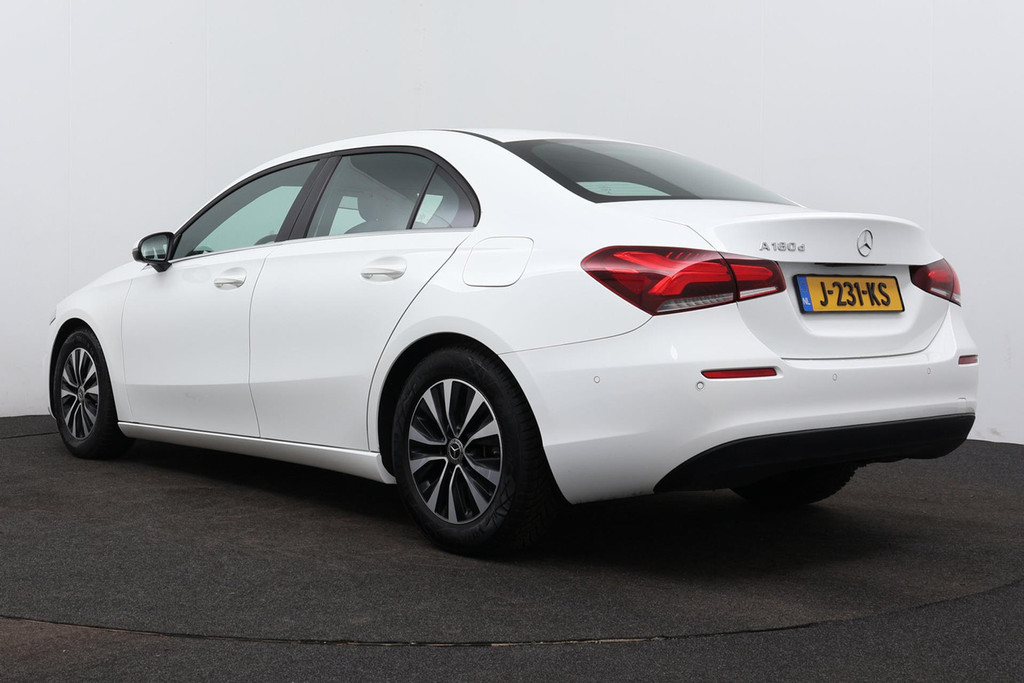 
Benz A-Klasse 180 d Business Solution(NL-auto, Dealer OndH, Navi, StoelV, Camera, Parkeersensoren, Cruise Con, Etc) vol									