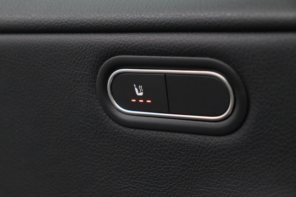 
Benz A-Klasse 180 d Business Solution(NL-auto, Dealer OndH, Navi, StoelV, Camera, Parkeersensoren, Cruise Con, Etc) vol									