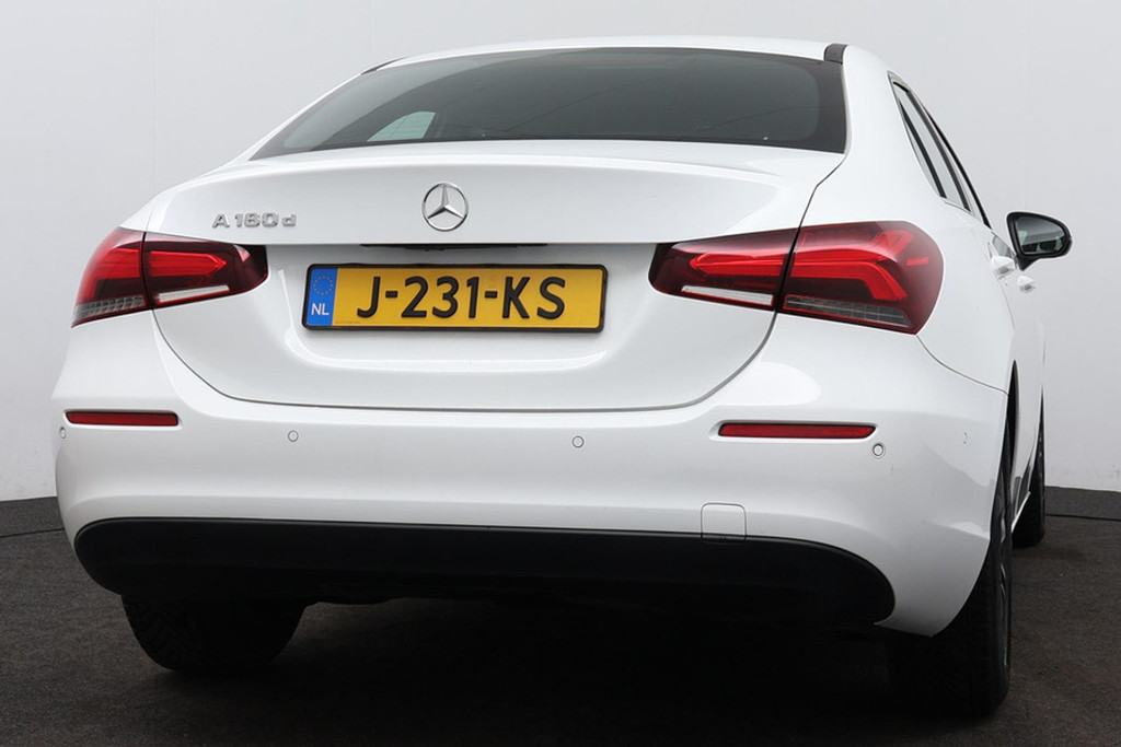 
Benz A-Klasse 180 d Business Solution(NL-auto, Dealer OndH, Navi, StoelV, Camera, Parkeersensoren, Cruise Con, Etc) vol									