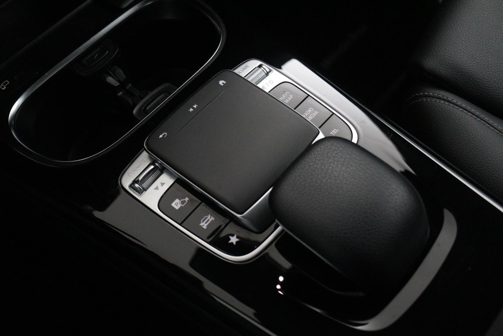 
Benz A-Klasse 180 d Business Solution(NL-auto, Dealer OndH, Navi, StoelV, Camera, Parkeersensoren, Cruise Con, Etc) vol									