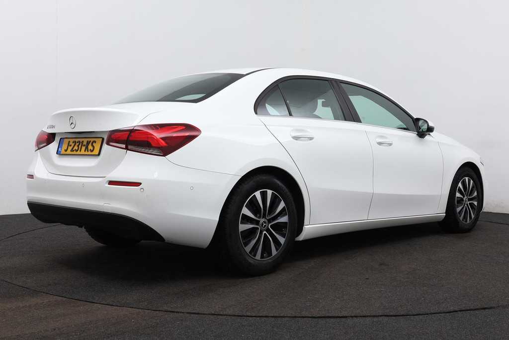 
Benz A-Klasse 180 d Business Solution(NL-auto, Dealer OndH, Navi, StoelV, Camera, Parkeersensoren, Cruise Con, Etc) vol									