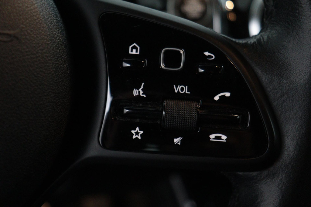 
Benz A-Klasse 180 d Business Solution(NL-auto, Dealer OndH, Navi, StoelV, Camera, Parkeersensoren, Cruise Con, Etc) vol									