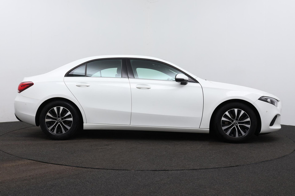 
Benz A-Klasse 180 d Business Solution(NL-auto, Dealer OndH, Navi, StoelV, Camera, Parkeersensoren, Cruise Con, Etc) vol									