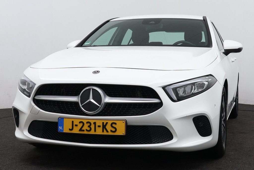 
Benz A-Klasse 180 d Business Solution(NL-auto, Dealer OndH, Navi, StoelV, Camera, Parkeersensoren, Cruise Con, Etc) vol									