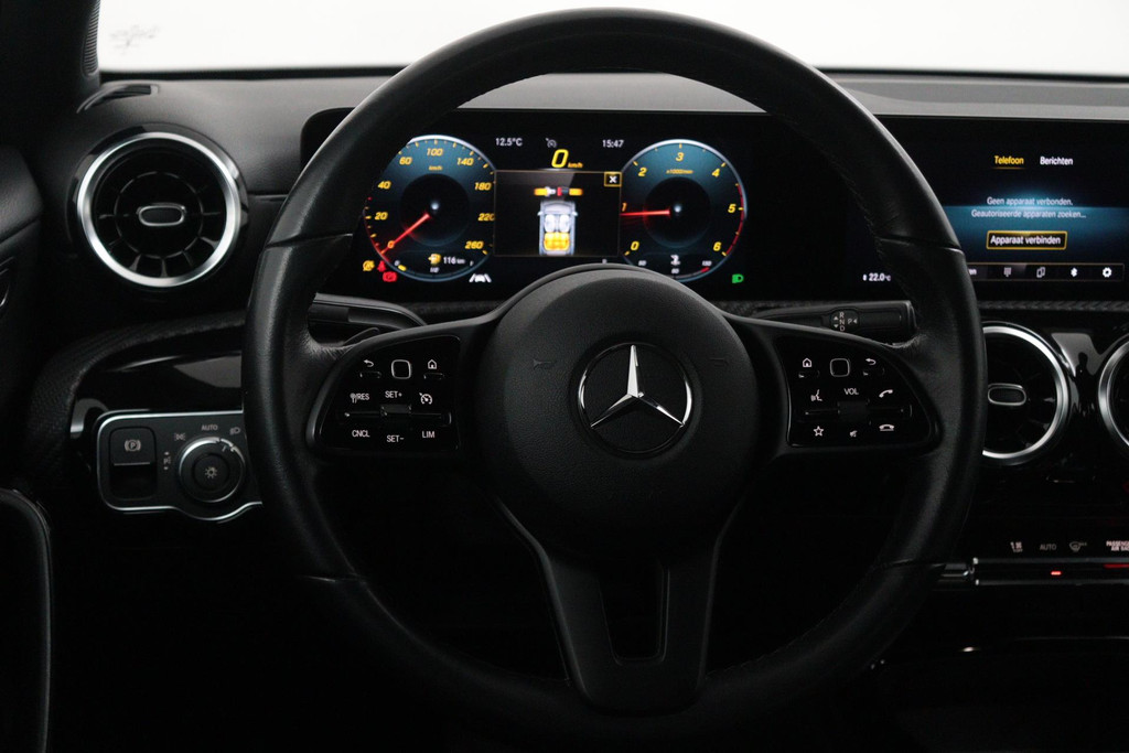 
Benz A-Klasse 180 d Business Solution(NL-auto, Dealer OndH, Navi, StoelV, Camera, Parkeersensoren, Cruise Con, Etc) vol									