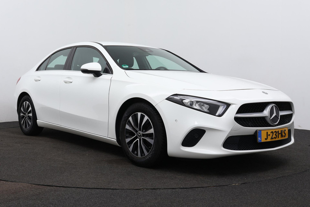 
Benz A-Klasse 180 d Business Solution(NL-auto, Dealer OndH, Navi, StoelV, Camera, Parkeersensoren, Cruise Con, Etc) vol									