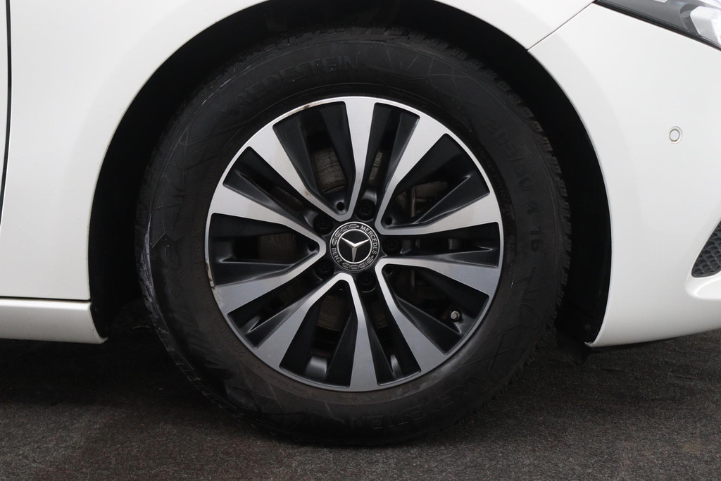 
Benz A-Klasse 180 d Business Solution(NL-auto, Dealer OndH, Navi, StoelV, Camera, Parkeersensoren, Cruise Con, Etc) vol									