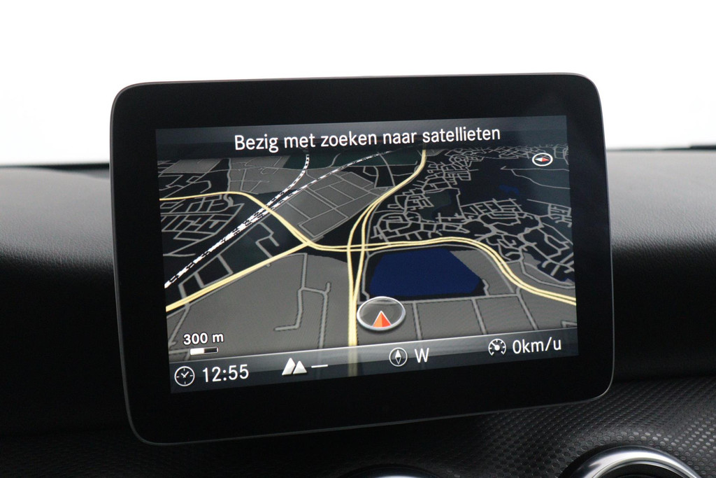 
Benz A-Klasse 180 Lease Edition Plus(NL-auto, Panorama, Navi Groot, Parkeersensoren V+A, Cruise Con, Etc) vol									