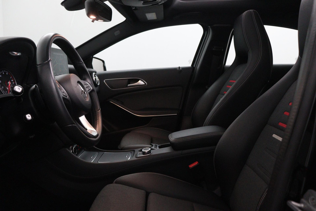 
Benz A-Klasse 180 Lease Edition Plus(NL-auto, Panorama, Navi Groot, Parkeersensoren V+A, Cruise Con, Etc) vol									