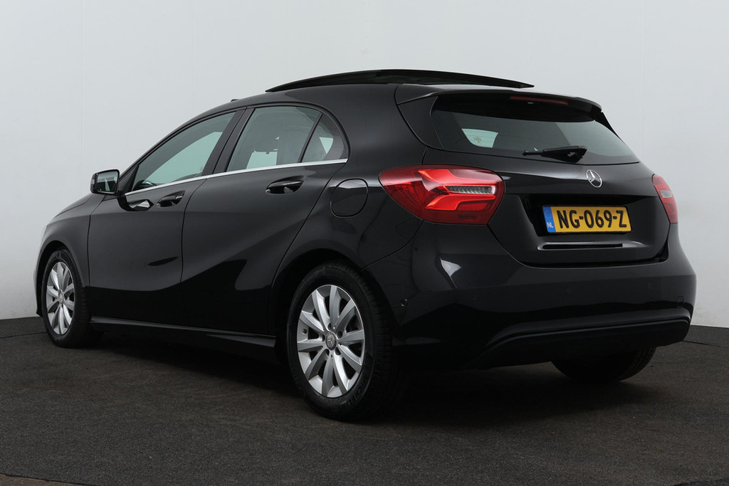 
Benz A-Klasse 180 Lease Edition Plus(NL-auto, Panorama, Navi Groot, Parkeersensoren V+A, Cruise Con, Etc) vol									