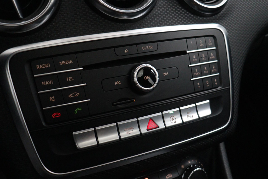 
Benz A-Klasse 180 Lease Edition Plus(NL-auto, Panorama, Navi Groot, Parkeersensoren V+A, Cruise Con, Etc) vol									