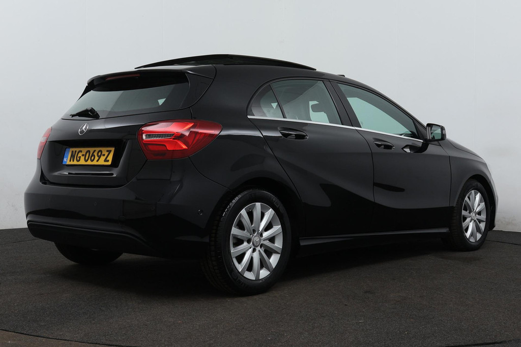 
Benz A-Klasse 180 Lease Edition Plus(NL-auto, Panorama, Navi Groot, Parkeersensoren V+A, Cruise Con, Etc) vol									