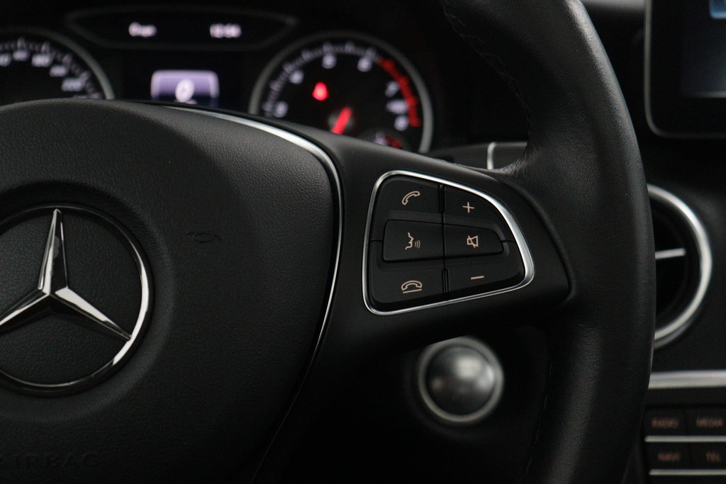 
Benz A-Klasse 180 Lease Edition Plus(NL-auto, Panorama, Navi Groot, Parkeersensoren V+A, Cruise Con, Etc) vol									