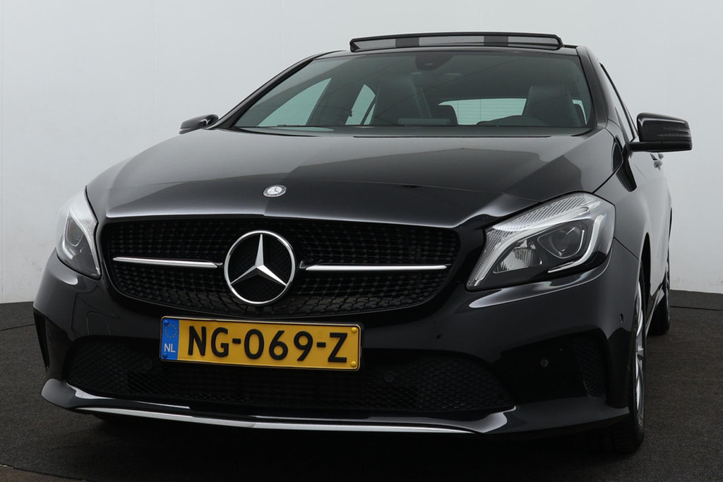 
Benz A-Klasse 180 Lease Edition Plus(NL-auto, Panorama, Navi Groot, Parkeersensoren V+A, Cruise Con, Etc) vol									