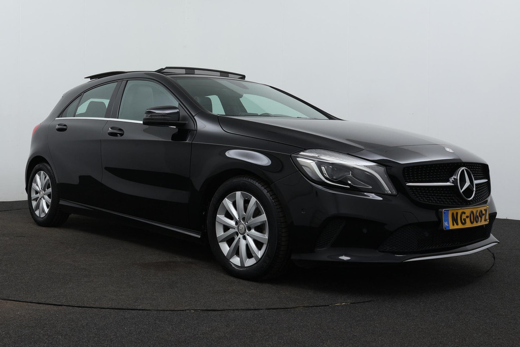 
Benz A-Klasse 180 Lease Edition Plus(NL-auto, Panorama, Navi Groot, Parkeersensoren V+A, Cruise Con, Etc) vol									