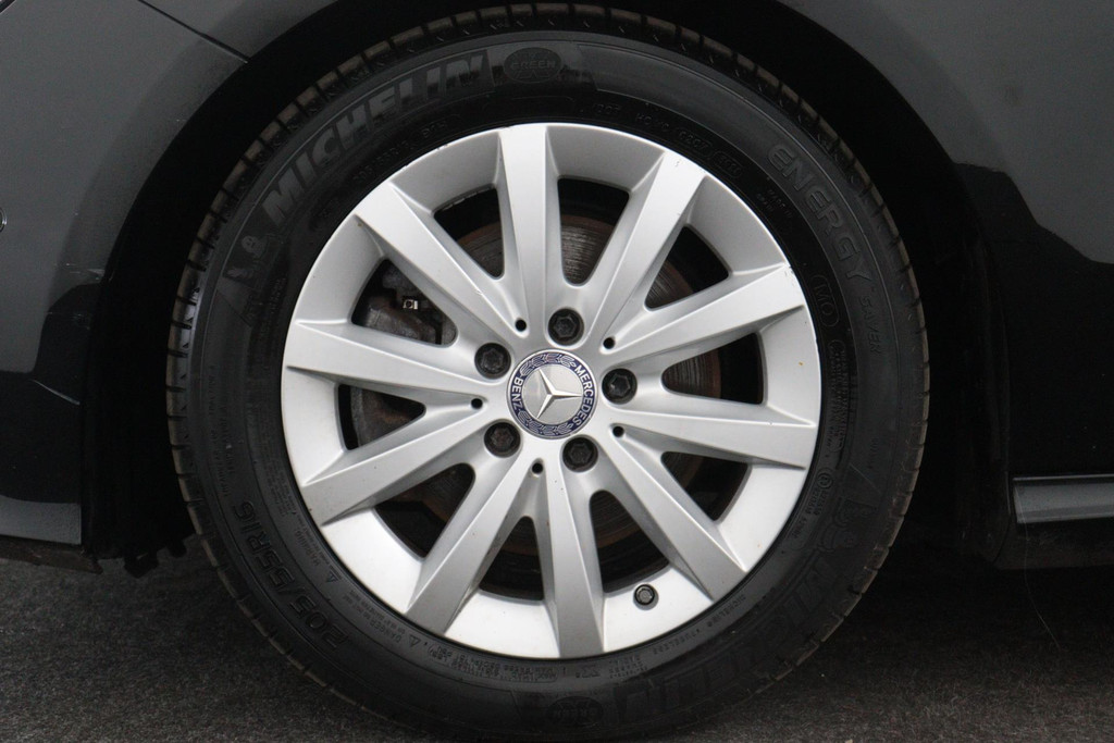 
Benz A-Klasse 180 Lease Edition Plus(NL-auto, Panorama, Navi Groot, Parkeersensoren V+A, Cruise Con, Etc) vol									