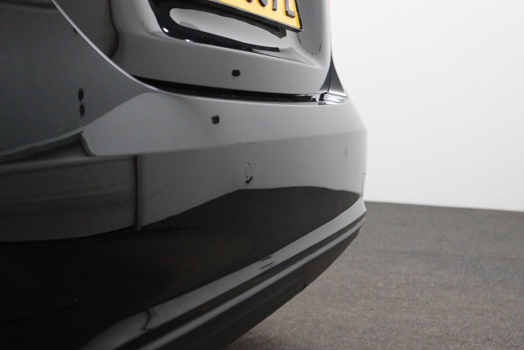 
Benz A-Klasse 180 Lease Edition Plus(NL-auto, Panorama, Navi Groot, Parkeersensoren V+A, Cruise Con, Etc) vol									