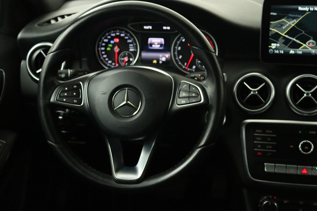 
Benz A-Klasse 160 Ambition Automaat (NAVIGATIE, CRUISE CONTROL, CLIMATE CONTROL, NL-AUTO, GOED ONDERHOUDEN) vol									