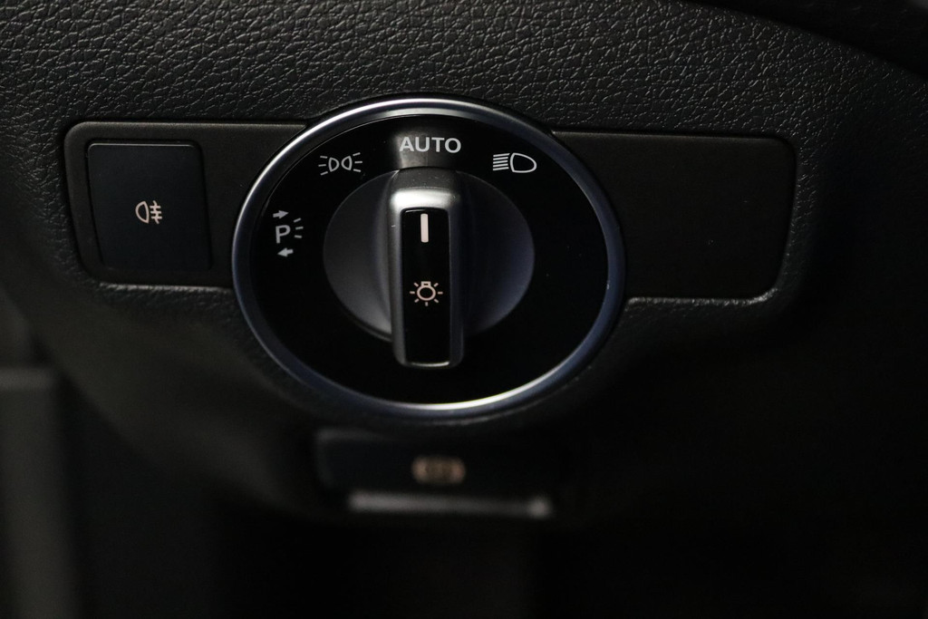 
Benz A-Klasse 160 Ambition Automaat (NAVIGATIE, CRUISE CONTROL, CLIMATE CONTROL, NL-AUTO, GOED ONDERHOUDEN) vol									