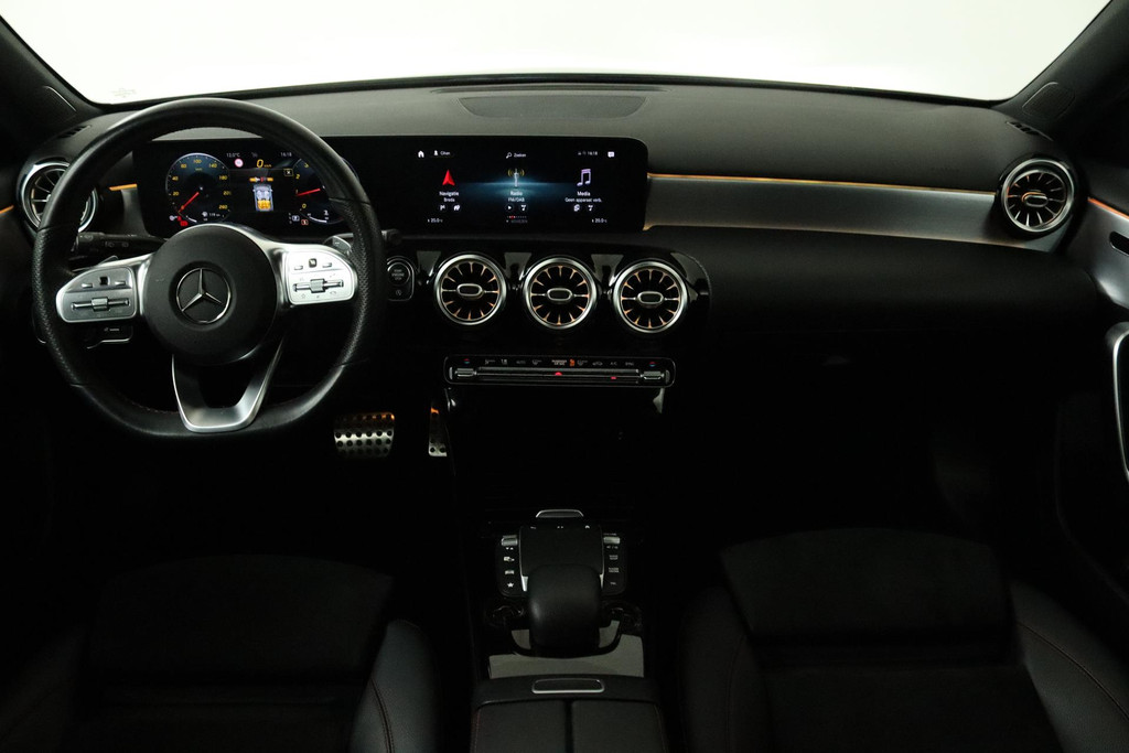 
Benz A-Klasse 180 Business Solution AMG Automaat (PANORAMADAK, NAVIGATIE, STOELV, PDC, CAMERA, NL-AUTO, GOED ONDERHOUD) vol									