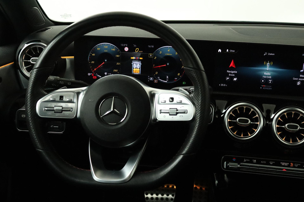 
Benz A-Klasse 180 Business Solution AMG Automaat (PANORAMADAK, NAVIGATIE, STOELV, PDC, CAMERA, NL-AUTO, GOED ONDERHOUD) vol									