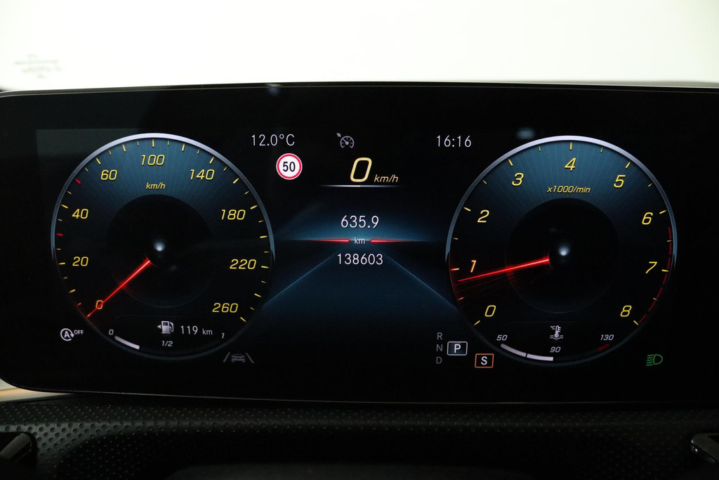 
Benz A-Klasse 180 Business Solution AMG Automaat (PANORAMADAK, NAVIGATIE, STOELV, PDC, CAMERA, NL-AUTO, GOED ONDERHOUD) vol									