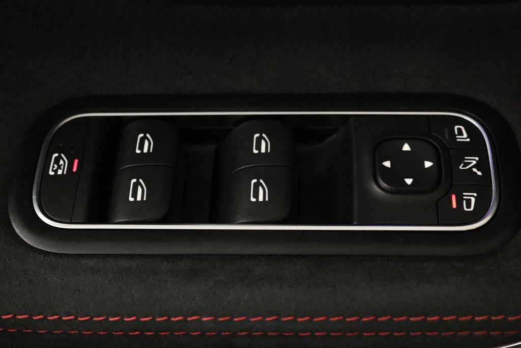 
Benz A-Klasse 180 Business Solution AMG Automaat (PANORAMADAK, NAVIGATIE, STOELV, PDC, CAMERA, NL-AUTO, GOED ONDERHOUD) vol									