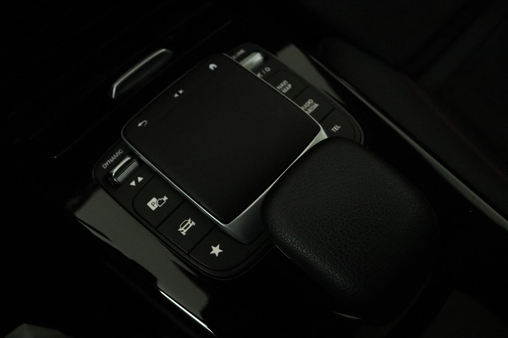 
Benz A-Klasse 180 Business Solution AMG Automaat (PANORAMADAK, NAVIGATIE, STOELV, PDC, CAMERA, NL-AUTO, GOED ONDERHOUD) vol									