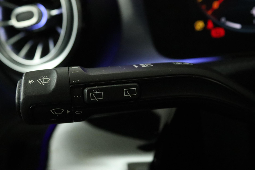 
Benz A-Klasse 180 Business Solution AMG Automaat (PANORAMADAK, NAVIGATIE, STOELV, PDC, CAMERA, NL-AUTO, GOED ONDERHOUD) vol									