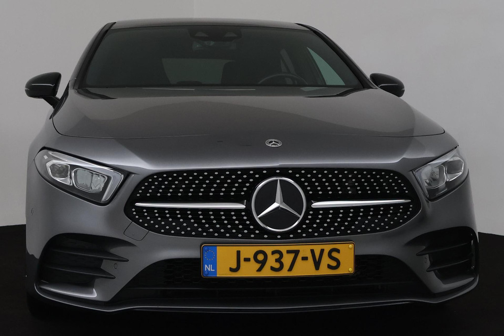 
Benz A-Klasse 180 Business Solution AMG Automaat (PANORAMADAK, NAVIGATIE, STOELV, PDC, CAMERA, NL-AUTO, GOED ONDERHOUD) vol									
