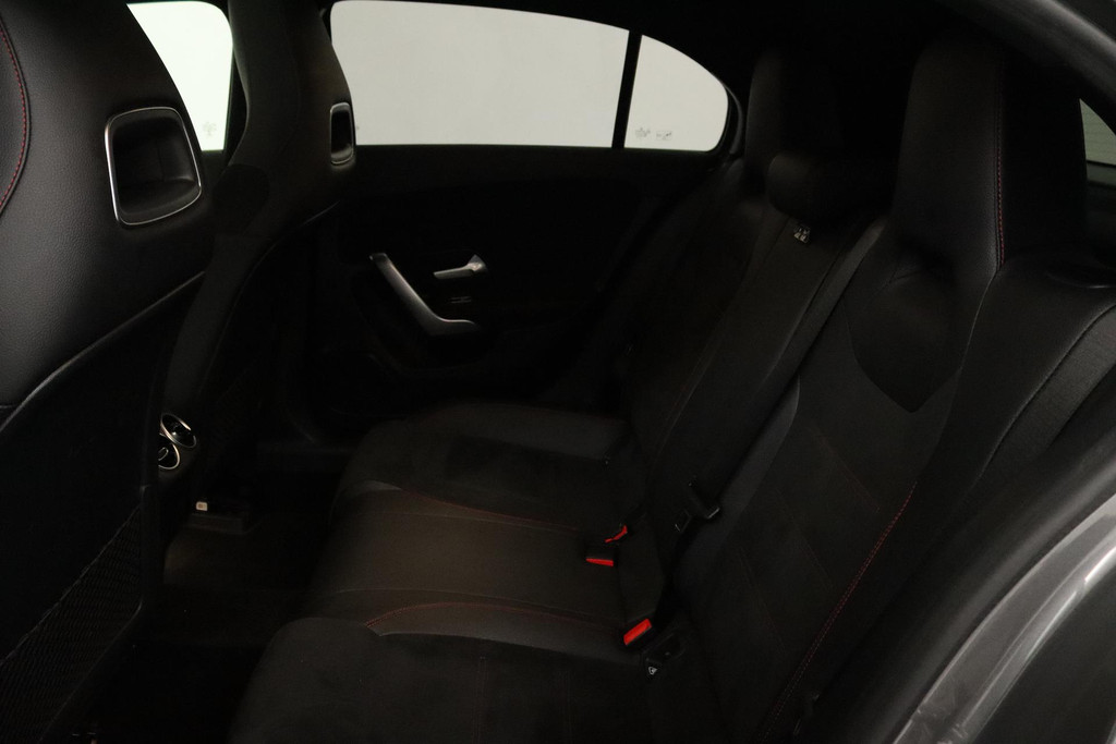 
Benz A-Klasse 180 Business Solution AMG Automaat (PANORAMADAK, NAVIGATIE, STOELV, PDC, CAMERA, NL-AUTO, GOED ONDERHOUD) vol									