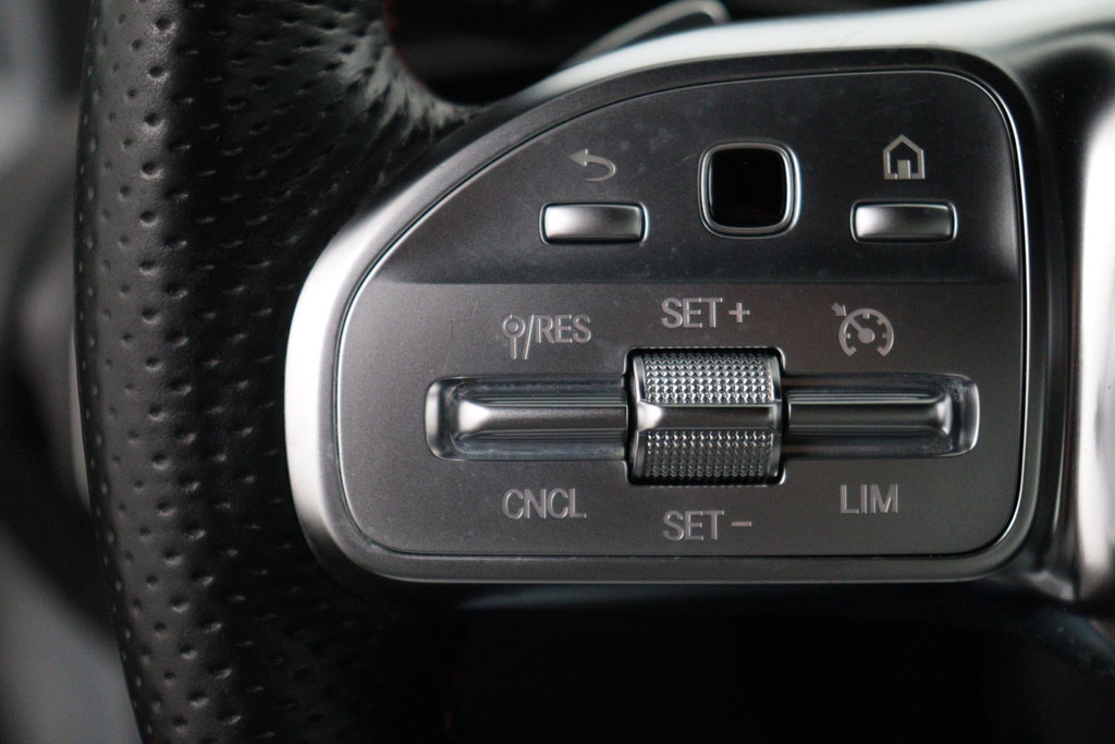 
Benz A-Klasse 180 Business Solution AMG(NL auto, Dealer onderhoud, Navi Groot, StoelV, Camera, Carplay, Lane Assit, Etc) vol									