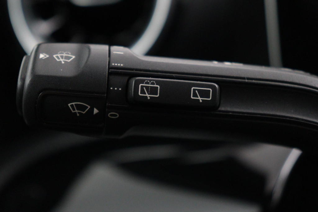 
Benz A-Klasse 180 Business Solution AMG(NL auto, Dealer onderhoud, Navi Groot, StoelV, Camera, Carplay, Lane Assit, Etc) vol									