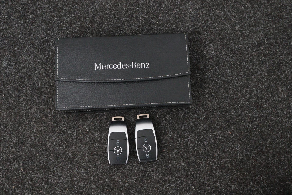 
Benz A-Klasse 180 Business Solution AMG(NL auto, Dealer onderhoud, Navi Groot, StoelV, Camera, Carplay, Lane Assit, Etc) vol									