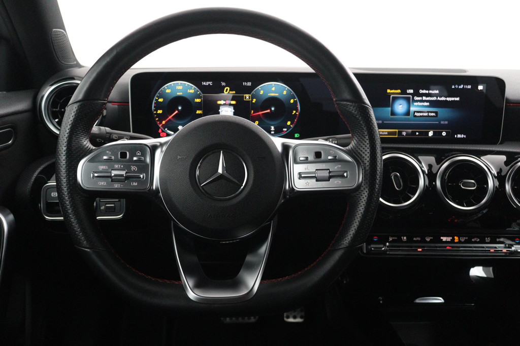 
Benz A-Klasse 180 Business Solution AMG(NL auto, Dealer onderhoud, Navi Groot, StoelV, Camera, Carplay, Lane Assit, Etc) vol									