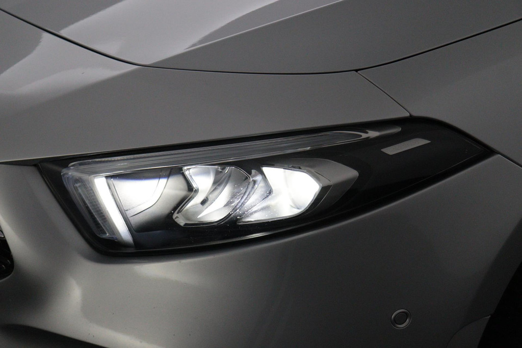 
Benz A-Klasse 180 Business Solution AMG(NL auto, Dealer onderhoud, Navi Groot, StoelV, Camera, Carplay, Lane Assit, Etc) vol									