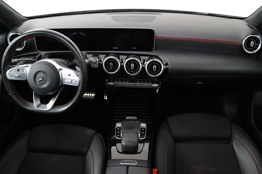 
Benz A-Klasse 180 Business Solution AMG Automaat (PANORAMADAK, CAMERA, TREKHAAK, PDC, NL-AUTO, GOED ONDERHOUDEN) vol									