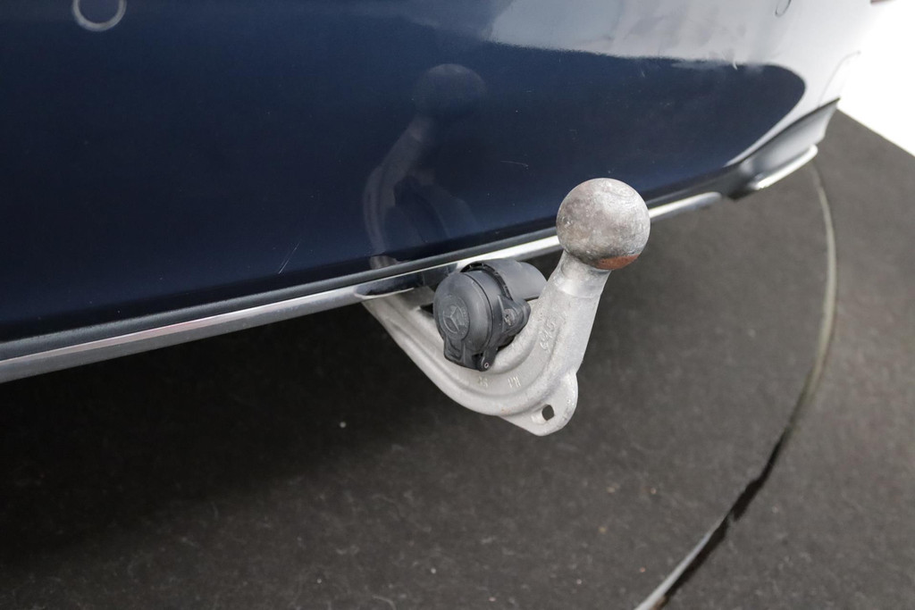 
Benz A-Klasse 180 Business Solution AMG Automaat (PANORAMADAK, CAMERA, TREKHAAK, PDC, NL-AUTO, GOED ONDERHOUDEN) vol									